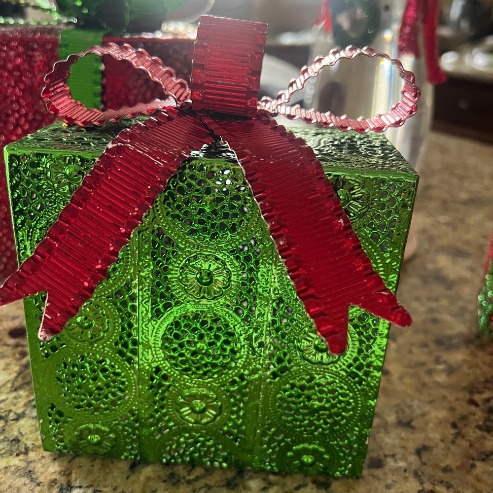 Tis the season! It’s Christmas Decor. Upscale and Classy